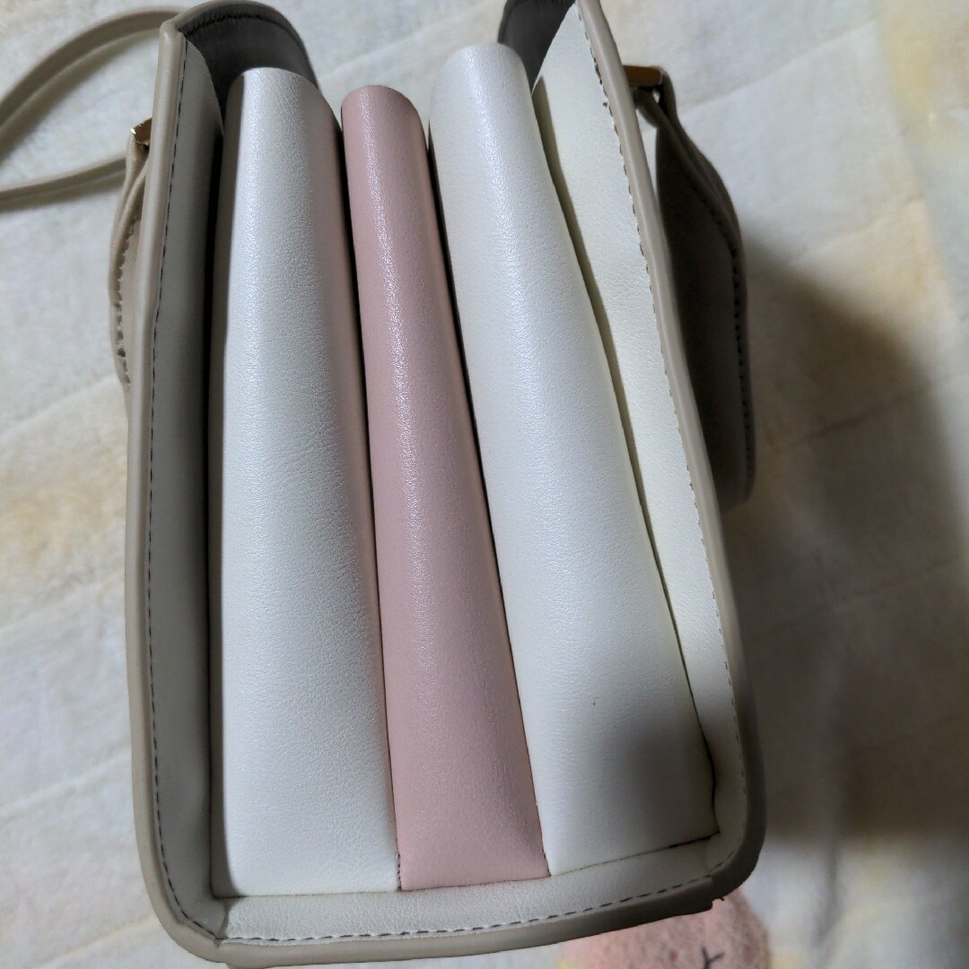 クレリアトリコロールカラーアコーディオンハンドバッグ レディースのバッグ(ハンドバッグ)の商品写真