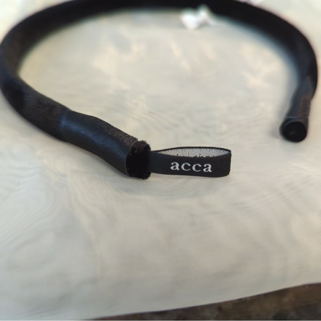 acca(アッカ)のacca ヴェルベットリボン　カチューシャ　ヘアバンド レディースのヘアアクセサリー(カチューシャ)の商品写真