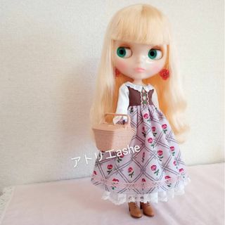 ハンドメイド「たっぷりレースと花柄のワンピース 紫」ネオブライス・リカちゃんの服(人形)