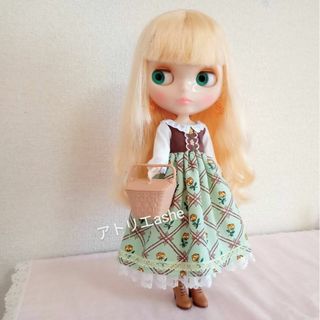 ハンドメイド「たっぷりレースと花柄のワンピース 緑」ネオブライス・リカちゃんの服(人形)