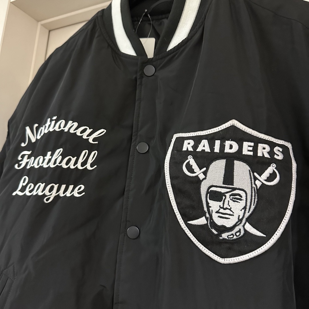 GU(ジーユー)の★NFLレイダース×GU★中綿入りスタジャン XSサイズ 黒 RAIDERS メンズのジャケット/アウター(スタジャン)の商品写真