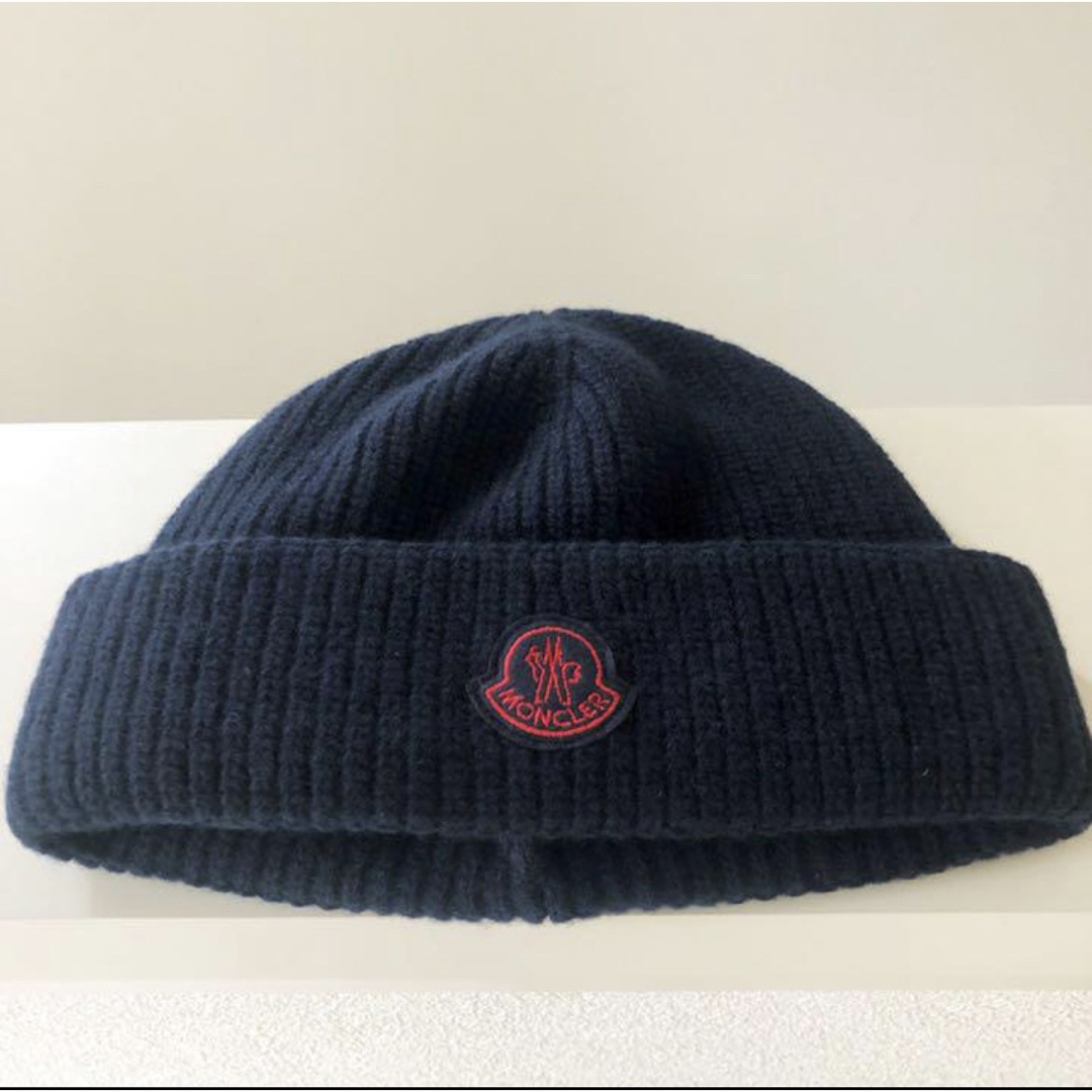 MONCLER(モンクレール)のMoncler 1952 ジーニアス ニット帽　ネイビー　紺　モンクレール　新品 メンズの帽子(ニット帽/ビーニー)の商品写真