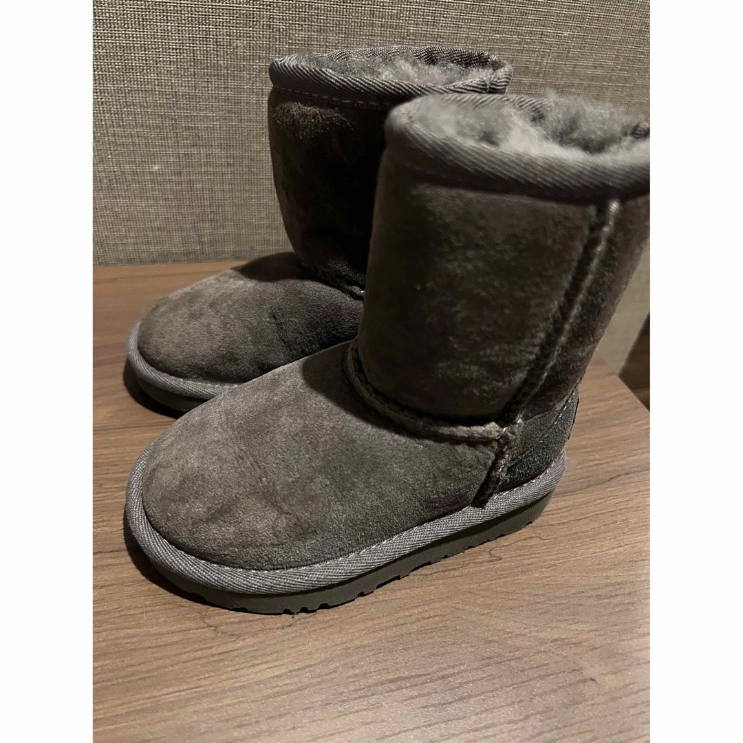 UGG(アグ)のUGGアグ　キッズブーツ13.5美品 キッズ/ベビー/マタニティのベビー靴/シューズ(~14cm)(ブーツ)の商品写真