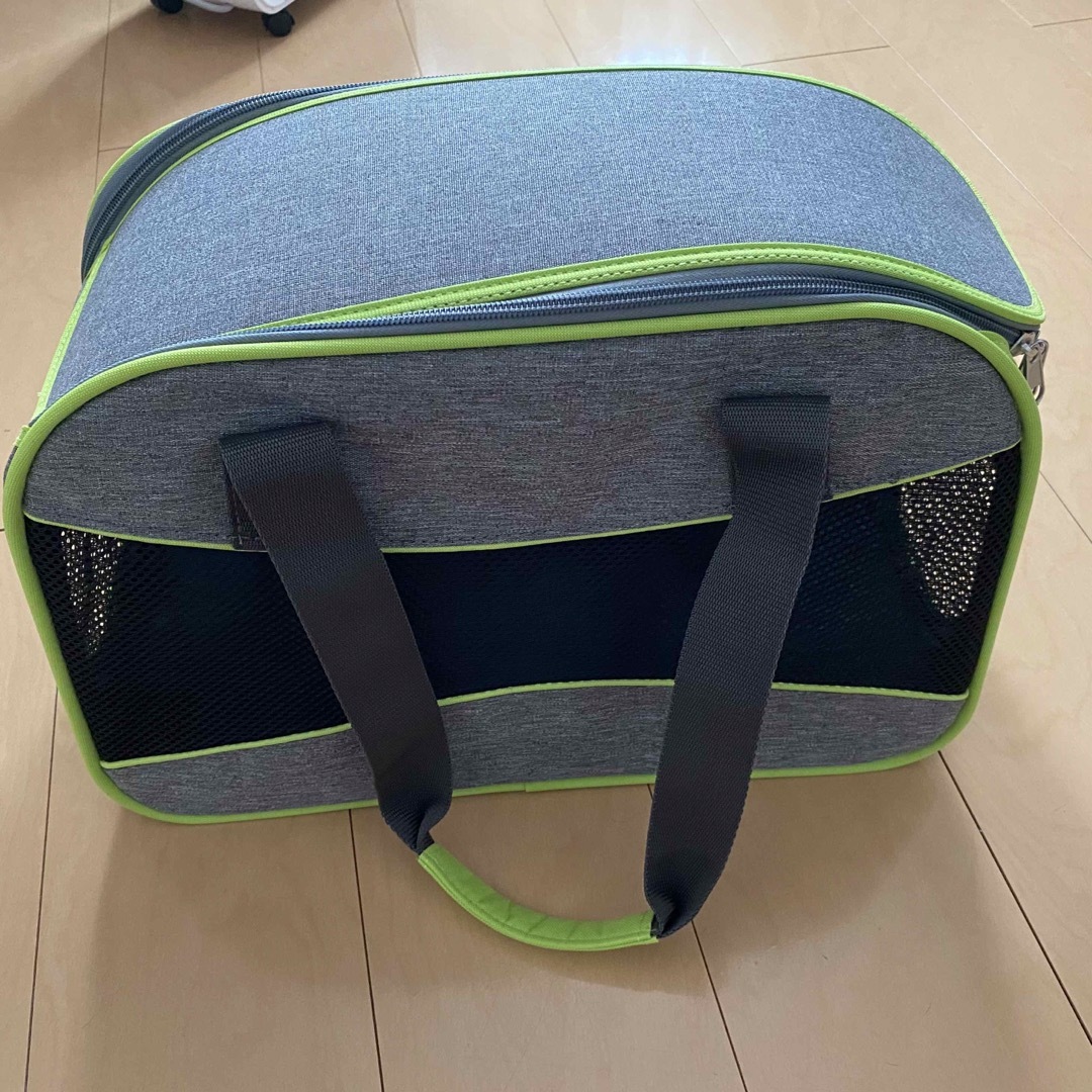 【超美品】小型ペット用キャリーバッグ その他のペット用品(かご/ケージ)の商品写真