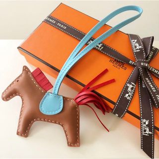 エルメス(Hermes)のHERMES ロデオ　ゴールド　白ステッチ　PM お馬　チャーム　エルメス　新品(チャーム)