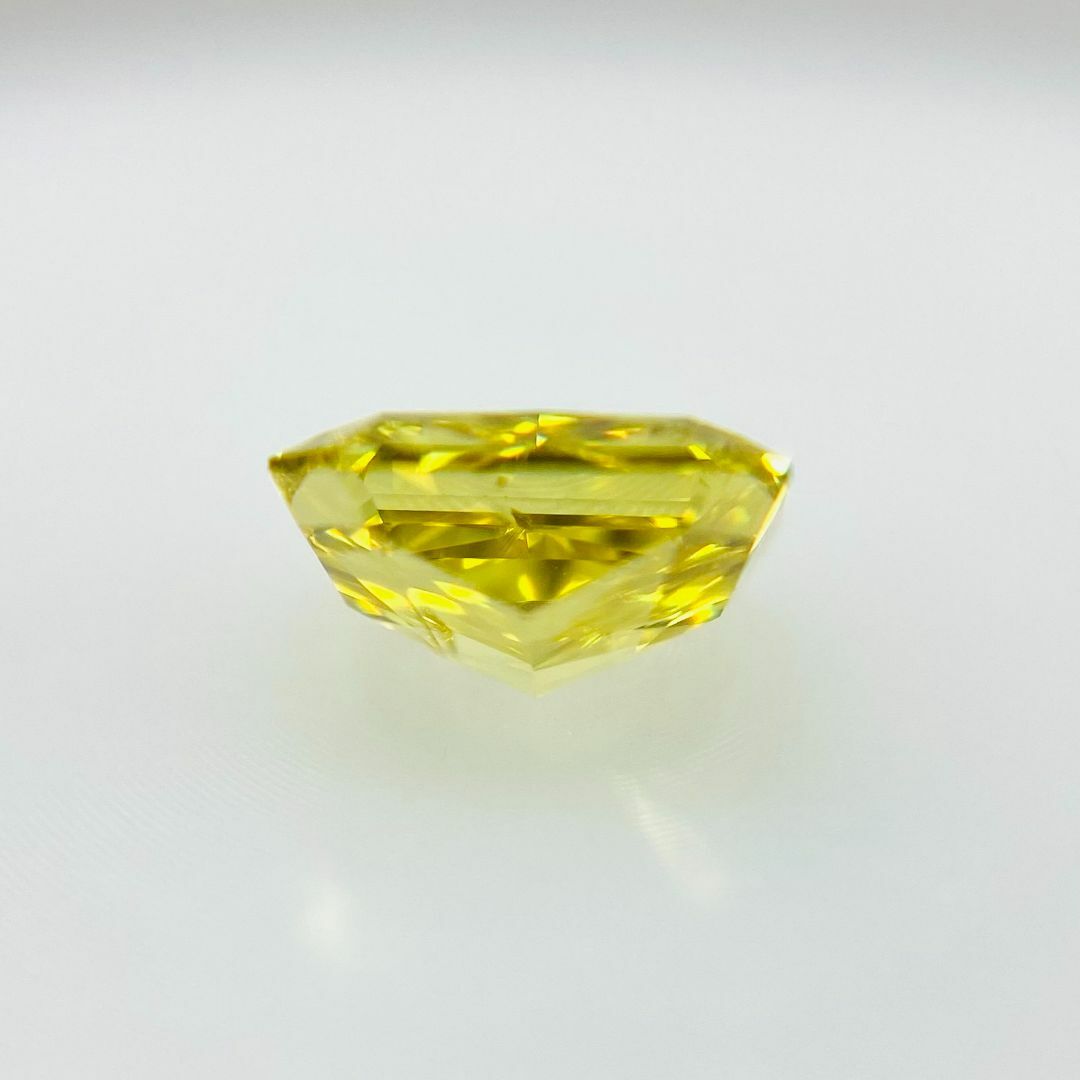 FANCY VIVID YELLOW 0.51ct RCT/RT2433/GIA レディースのアクセサリー(その他)の商品写真