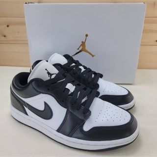 ジョーダン(Jordan Brand（NIKE）)のナイキ ウィメンズ エアジョーダン1 ロー "ホワイト/ブラック" 24.5㎝(スニーカー)