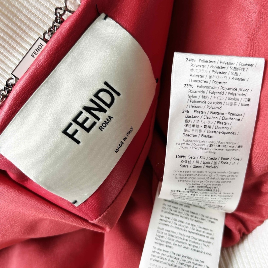 FENDI(フェンディ)の美品　FENDI フェンディ  本革　ブルゾン　スタジャン　レザー　レッド　花柄 レディースのジャケット/アウター(ブルゾン)の商品写真