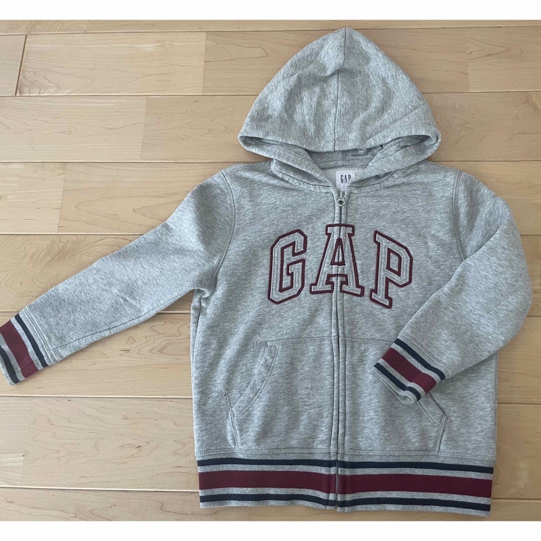 GAP(ギャップ)のGAP 裏起毛パーカー　120cm キッズ/ベビー/マタニティのキッズ服男の子用(90cm~)(ジャケット/上着)の商品写真