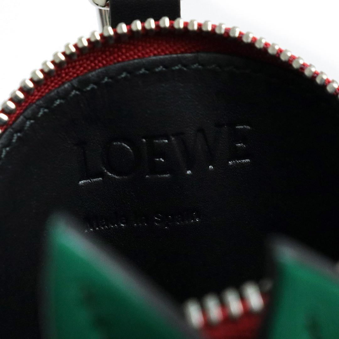 LOEWE(ロエベ)のロエベ ストロベリー チャーム イチゴ 苺 フック付き コインケース 小銭入れ 財布 レザー レッド グリーン ホワイト ブラック 赤 緑 白 黒 シルバー金具 11299S67 8932 LOEWE（未使用　展示品） レディースのファッション小物(コインケース)の商品写真