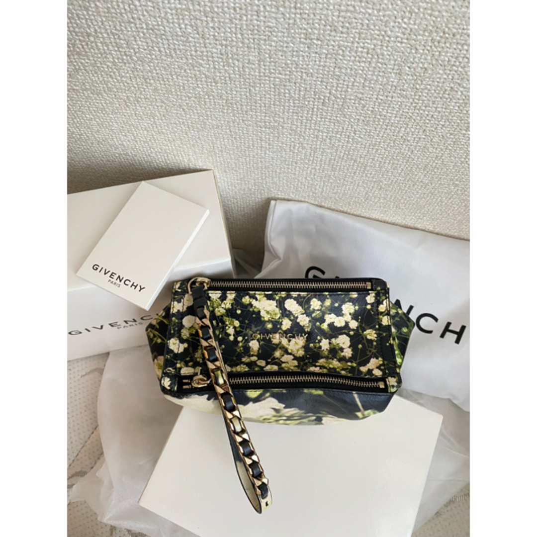 GIVENCHY(ジバンシィ)のジバンシー  パンドラ　かすみ草　ポーチバッグ レディースのファッション小物(ポーチ)の商品写真