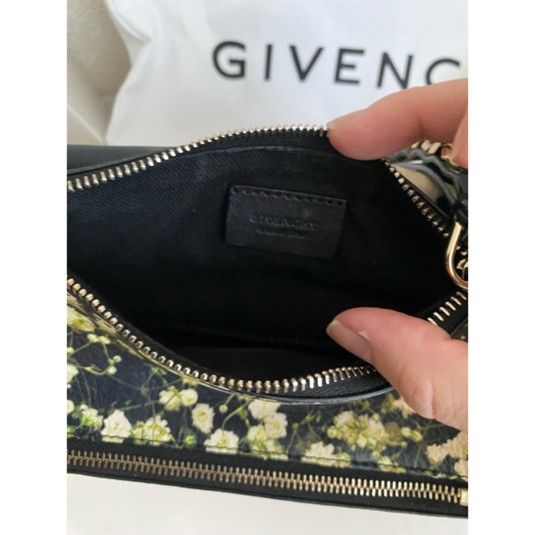 GIVENCHY(ジバンシィ)のジバンシー  パンドラ　かすみ草　ポーチバッグ レディースのファッション小物(ポーチ)の商品写真