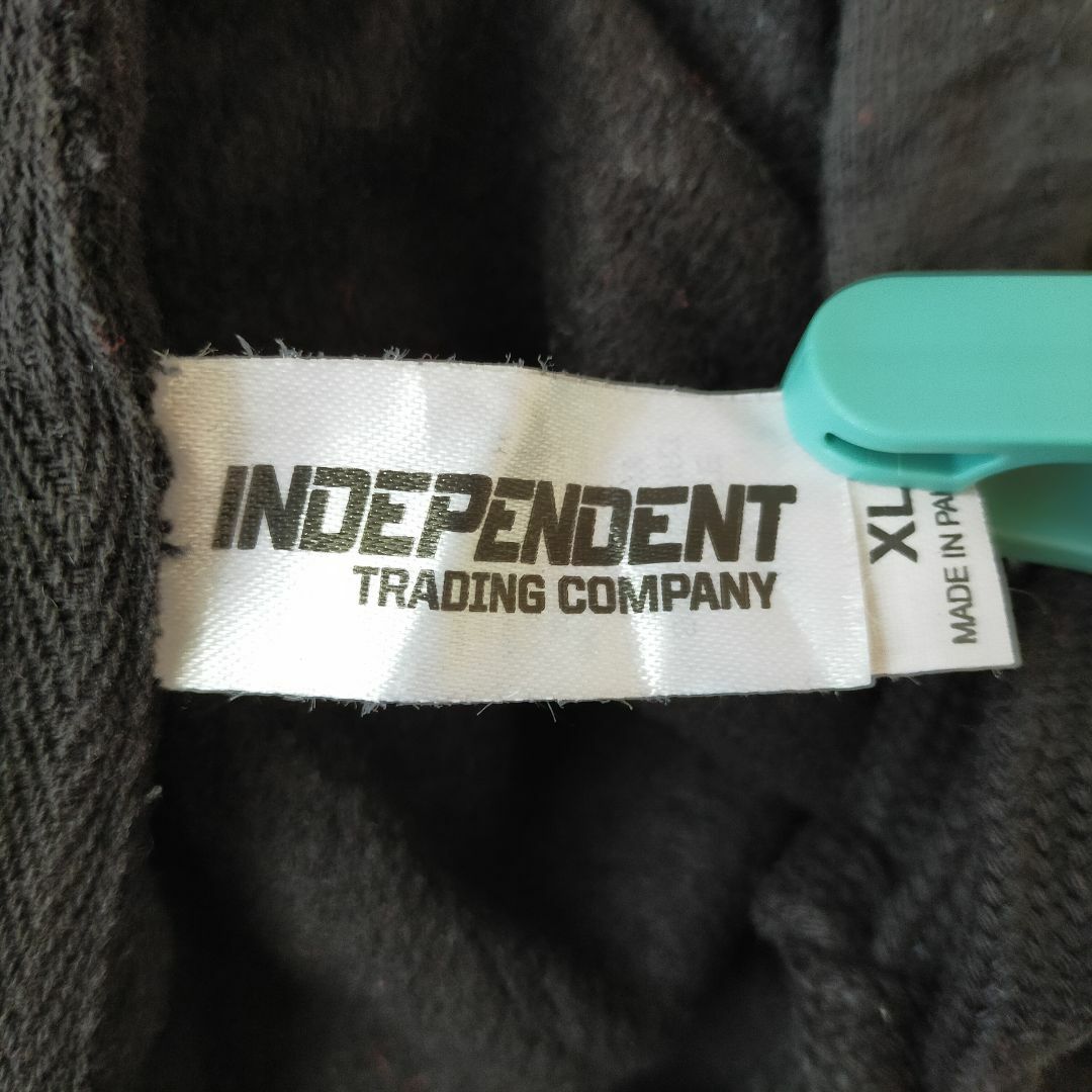 INDEPENDENT(インディペンデント)の古着 インディペンデント パーカー プルオーバー ブラックXL メンズのトップス(パーカー)の商品写真