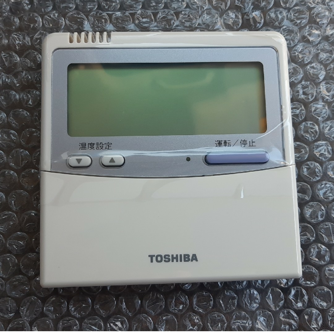 東芝(トウシバ)のTOSHIBA　東芝　エアコンリモコン　RBC-AMT31 スマホ/家電/カメラの冷暖房/空調(エアコン)の商品写真