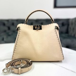 フェンディ(FENDI)の美品　フェンディ　ピーカブー　エッセンシャリー　2way　ピンクベージュ(ハンドバッグ)