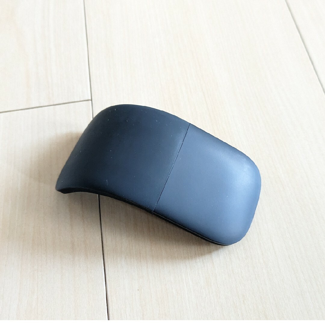 Microsoft(マイクロソフト)のMicrosoft ARC MOUSE BLACK ELG-00007 スマホ/家電/カメラのPC/タブレット(PC周辺機器)の商品写真