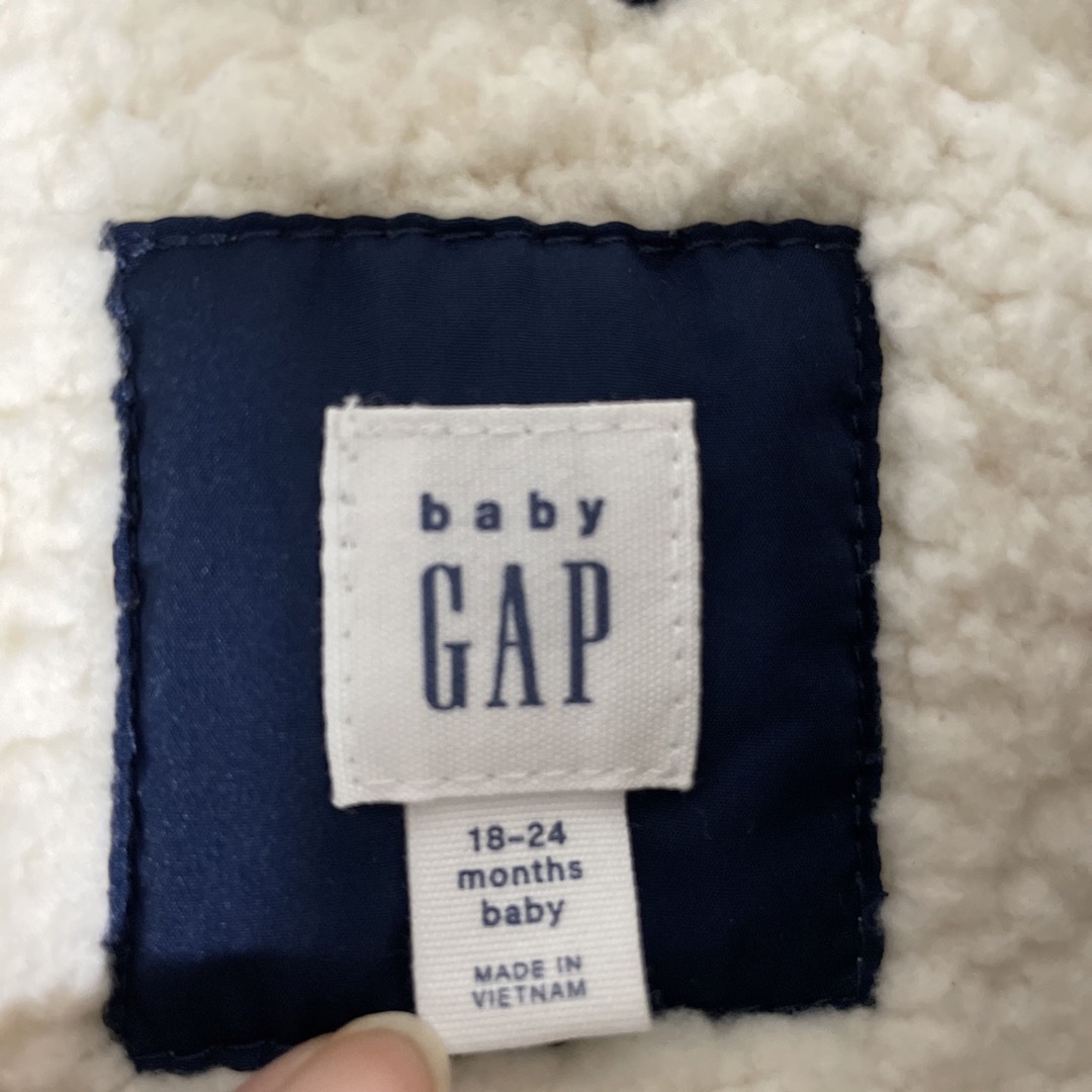 babyGAP(ベビーギャップ)のGAP baby90ベスト キッズ/ベビー/マタニティのキッズ服男の子用(90cm~)(ジャケット/上着)の商品写真