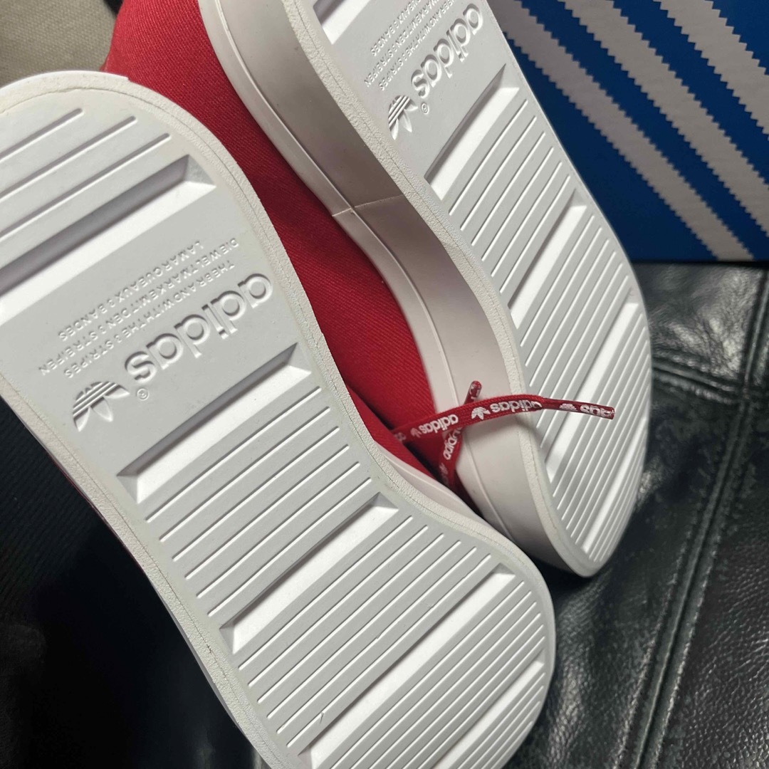 adidas(アディダス)の新品　adidas アディダス　厚底　スニーカー　赤　23.0 レディースの靴/シューズ(スニーカー)の商品写真