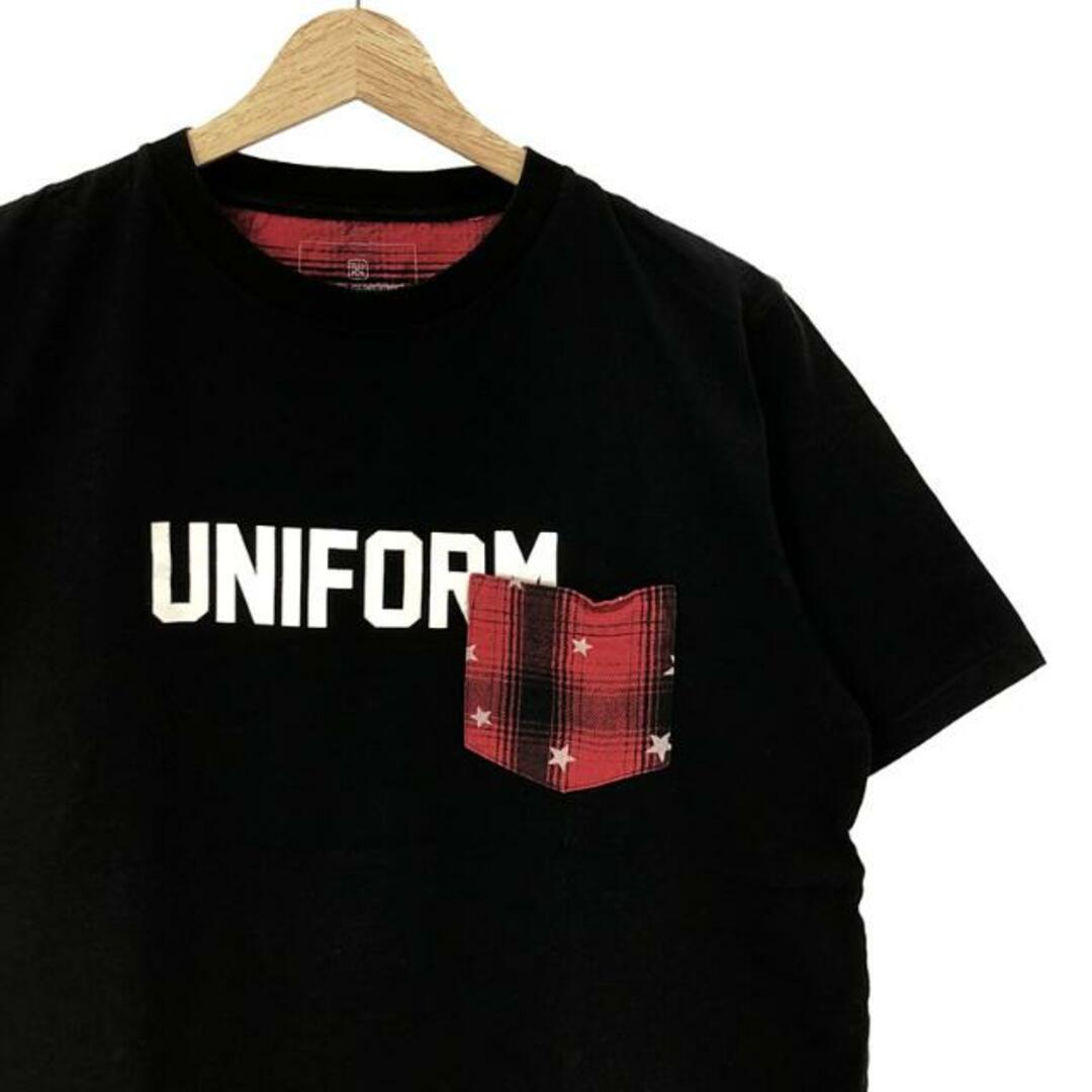 uniform experiment(ユニフォームエクスペリメント)のuniform experiment / ユニフォームエクスペリメント | バックチェック 切替 ロゴプリント Tシャツ | 2 | ブラック / レッド | メンズ メンズのトップス(Tシャツ/カットソー(半袖/袖なし))の商品写真