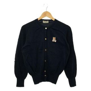 メゾンキツネ(MAISON KITSUNE')のMAISON KITSUNE / メゾンキツネ | コットン ワッペン メタルボタン クルーネックカーディガン | M | ネイビー | レディース(カーディガン)