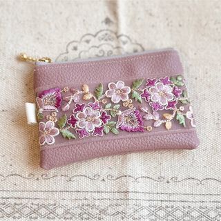 インド刺繍リボン　ミニポーチ　フェイクレザー(ポーチ)