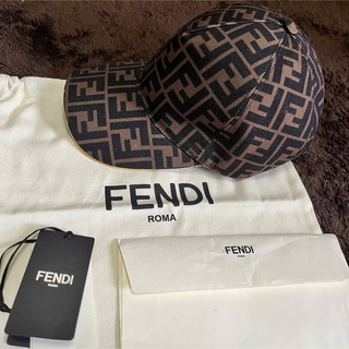 フェンディ(FENDI)の美品　Fendi ズッカ柄 ブラウン キャップ(キャップ)