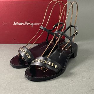 サルヴァトーレフェラガモ(Salvatore Ferragamo)の2a24 Salvatore Ferragamo サルヴァトーレフェラガモ イタリア製 TREMITI レザー ストラップ サンダル チェーン チャンキーヒール 6 ブラック レザー(サンダル)