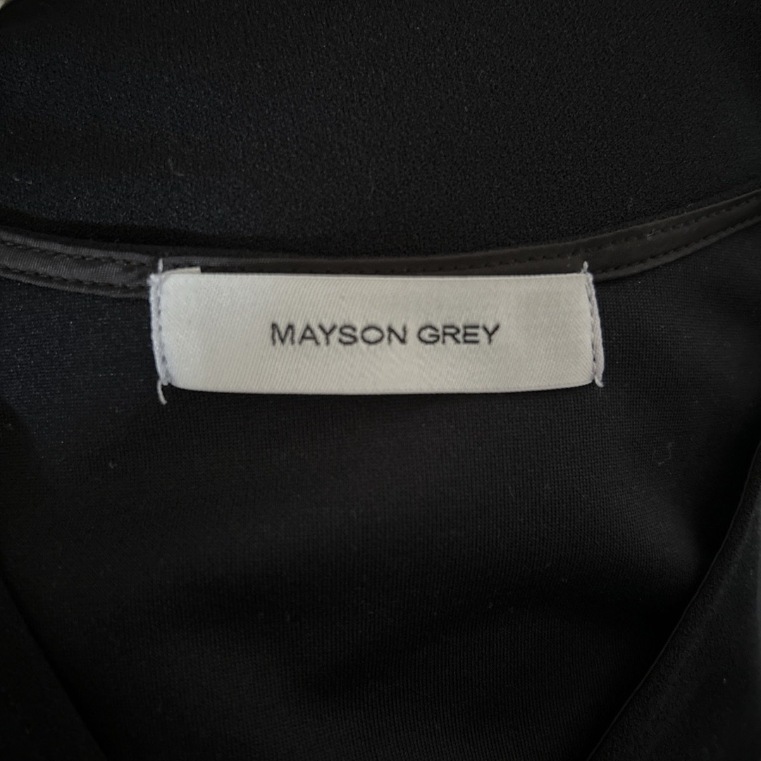 MAYSON GREY(メイソングレイ)の美品 MAYSONGREY トップス　黒　ブラウス レディースのトップス(シャツ/ブラウス(長袖/七分))の商品写真