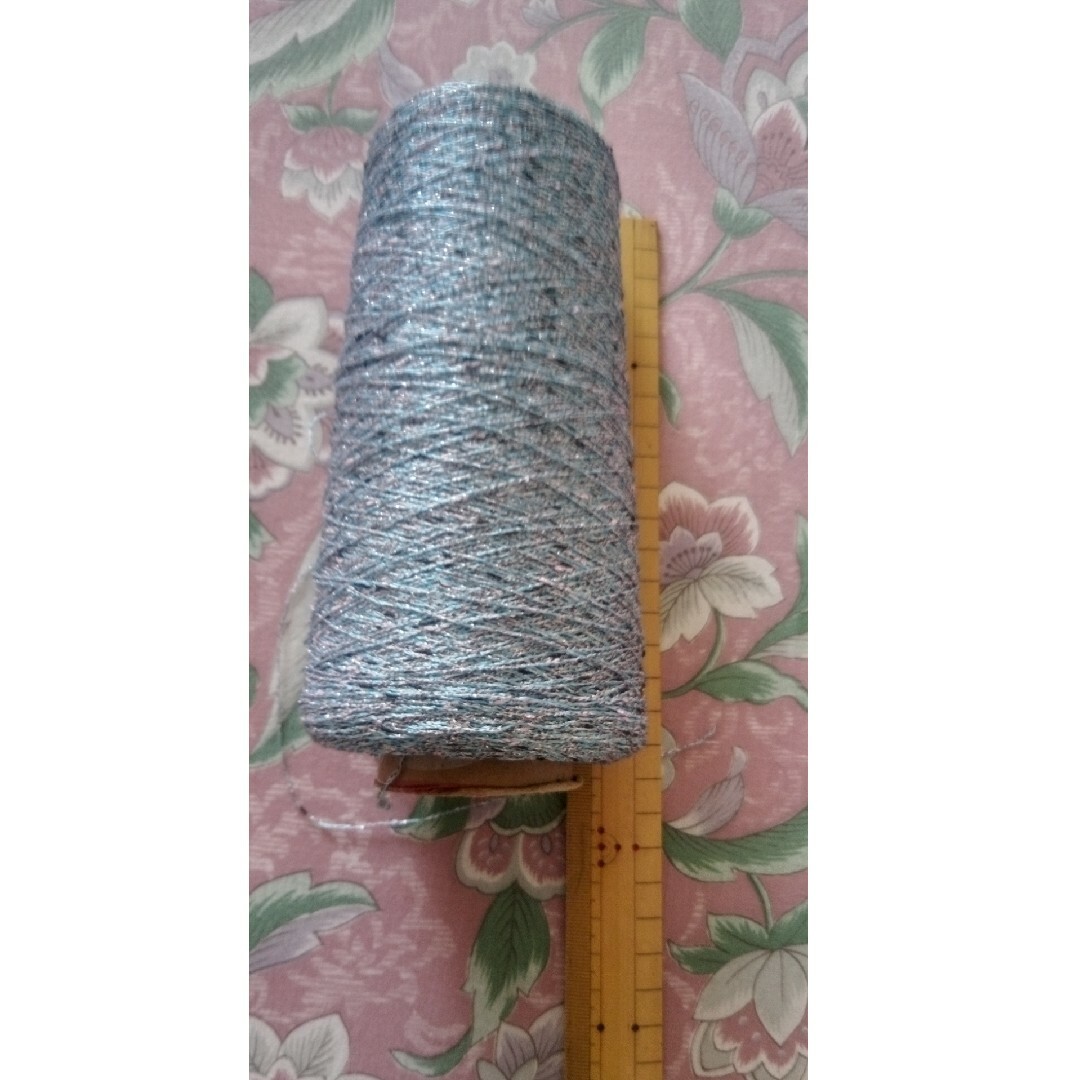毛糸　コーン付き　大　引き揃え糸に ハンドメイドの素材/材料(生地/糸)の商品写真