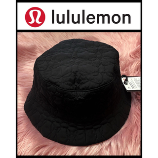 ルルレモン(lululemon)の新品 ルルレモン リバーシブル キルトバケットハット 黒色 サイズS/M ロゴ(ハット)