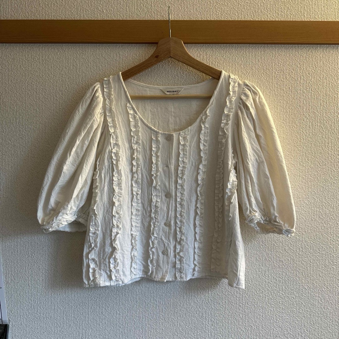 moussy(マウジー)のMOUSSY フリルパフスリーブ ブラウス レディースのトップス(シャツ/ブラウス(長袖/七分))の商品写真