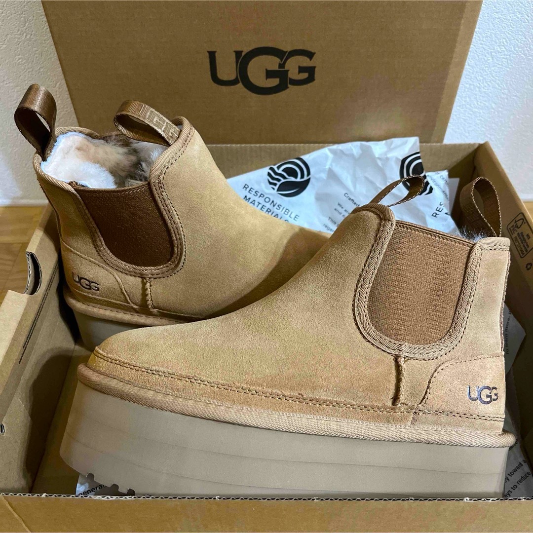 UGG(アグ)のUGG ニューメル プラットフォーム チェルシー ムートンブーツ レディースの靴/シューズ(ブーツ)の商品写真