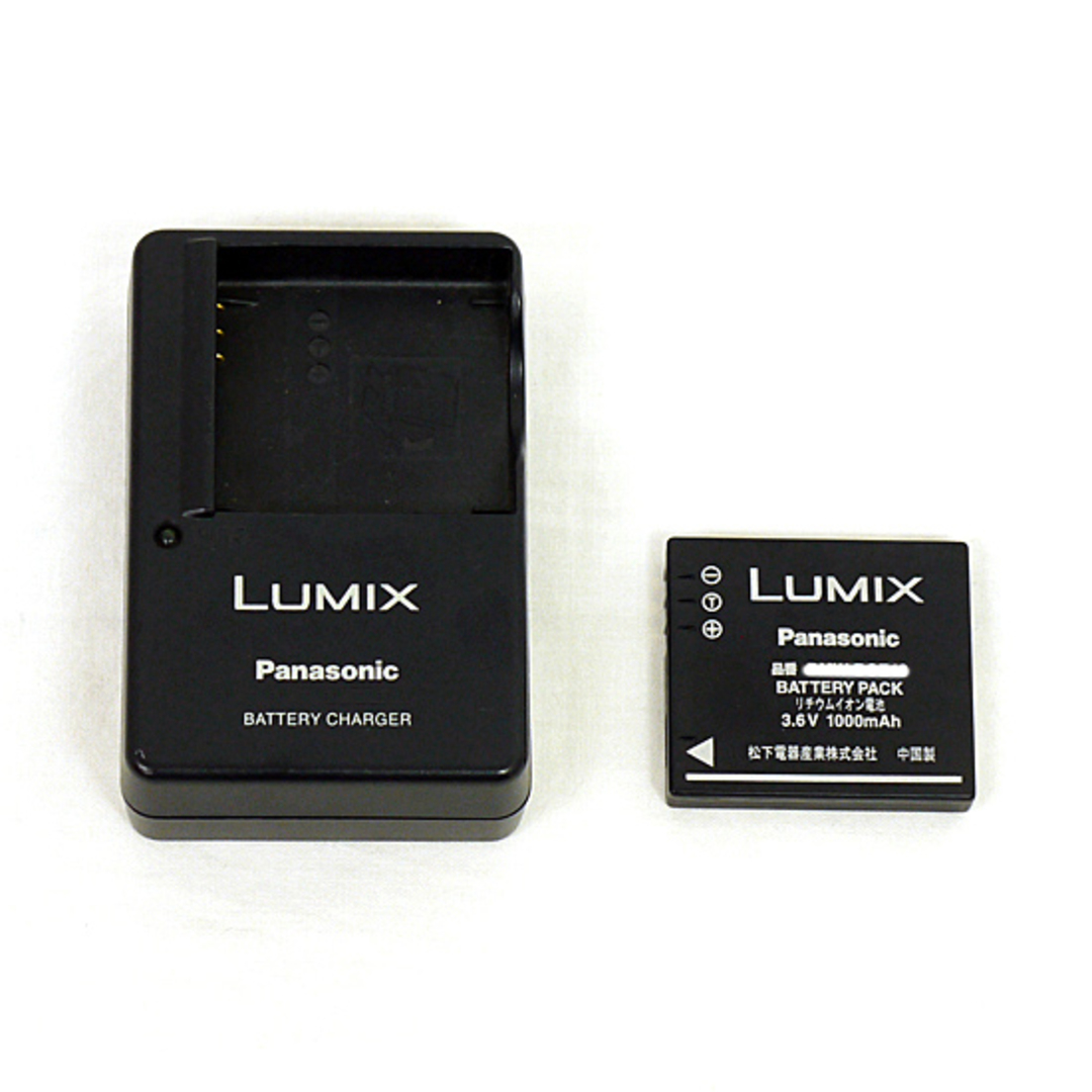 Panasonic(パナソニック)のPanasonic　LUMIX DMC-FX60-S　シルバー/1270万画素　液晶画面いたみ スマホ/家電/カメラのカメラ(コンパクトデジタルカメラ)の商品写真