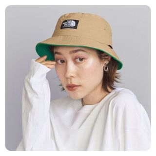 ザノースフェイス(THE NORTH FACE)のTHE NORTH FACE ベージュ×グリーン リバーシブルバケットハット(ハット)