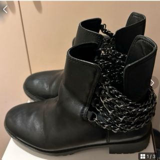 ザラ(ZARA)の【完売品⠀】ZARA 黒ショートチェーンブーツ サイズ27(23.5〜24)(ブーツ)