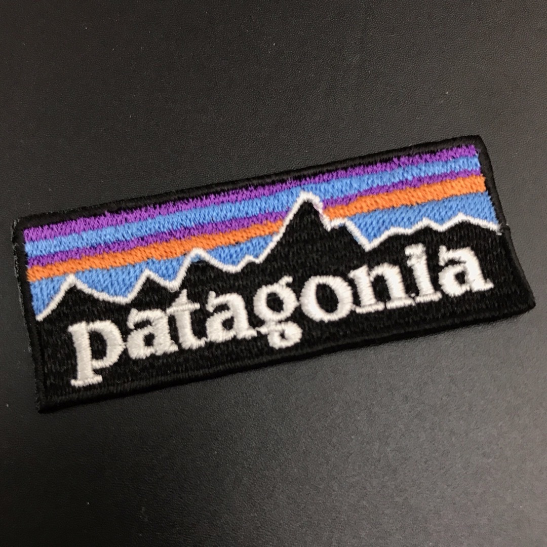 patagonia(パタゴニア)の70×28mm PATAGONIA フィッツロイロゴ アイロンワッペン -C69 自動車/バイクのバイク(装備/装具)の商品写真