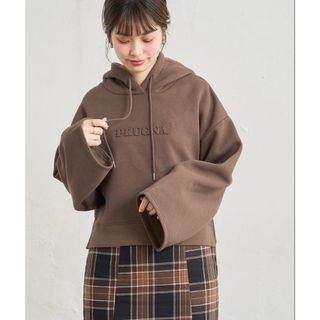 ナチュラルクチュール(natural couture)の最終値下⚠️エンボスロゴフレア袖パーカー(パーカー)