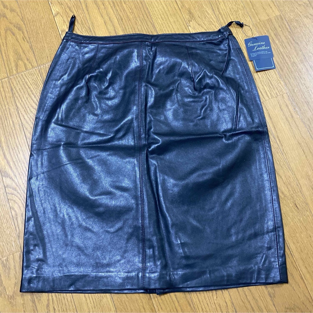 新品未使用　タグ付きラムレザータイトスカート　黒15号 レディースのスカート(ひざ丈スカート)の商品写真