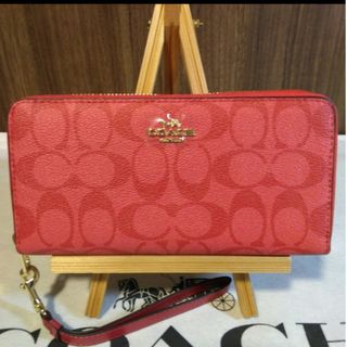 コーチ(COACH)の新品　COACH　長財布　ラウンドファスナー　レッド　小銭入れ有　シグネチャー(財布)