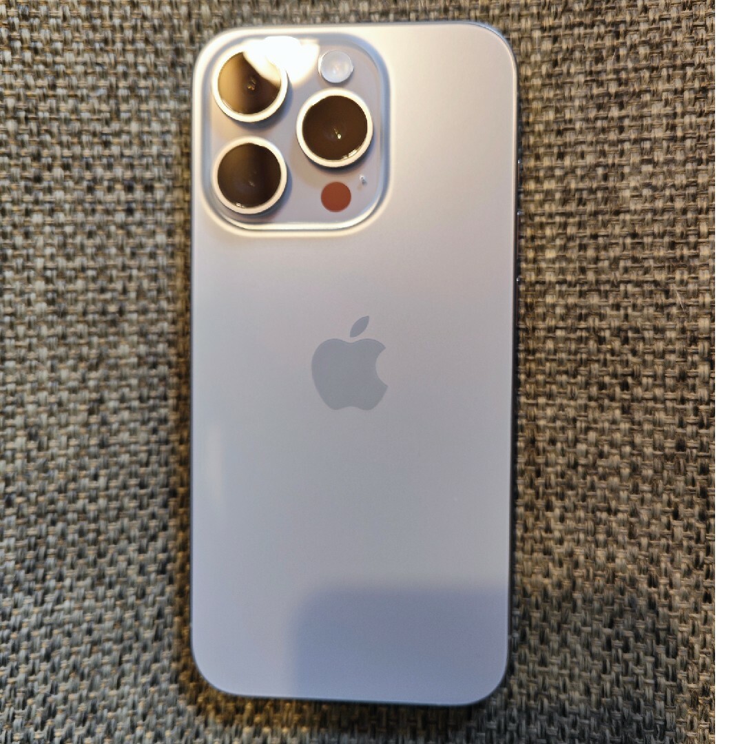 iPhone(アイフォーン)のiPhone 15 pro 256GB ナチュラルチタニウム スマホ/家電/カメラのスマートフォン/携帯電話(スマートフォン本体)の商品写真
