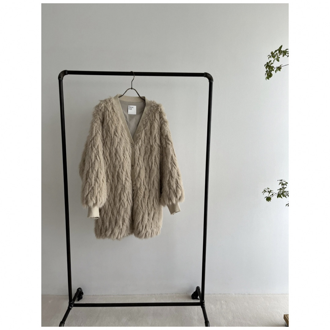 Ameri VINTAGE(アメリヴィンテージ)のTHINK FUR 2023AW (fur×knit cardigan) レディースのトップス(カーディガン)の商品写真