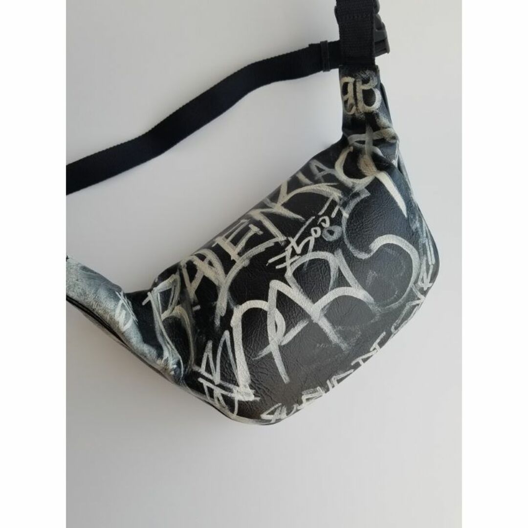 Balenciaga - 国内完売 BALENCIAGA Explorer Graffiti ベルトバッグの Balenciaga - 国内完売 BALENCIAGA Explorer Graffiti ベルトバッグの