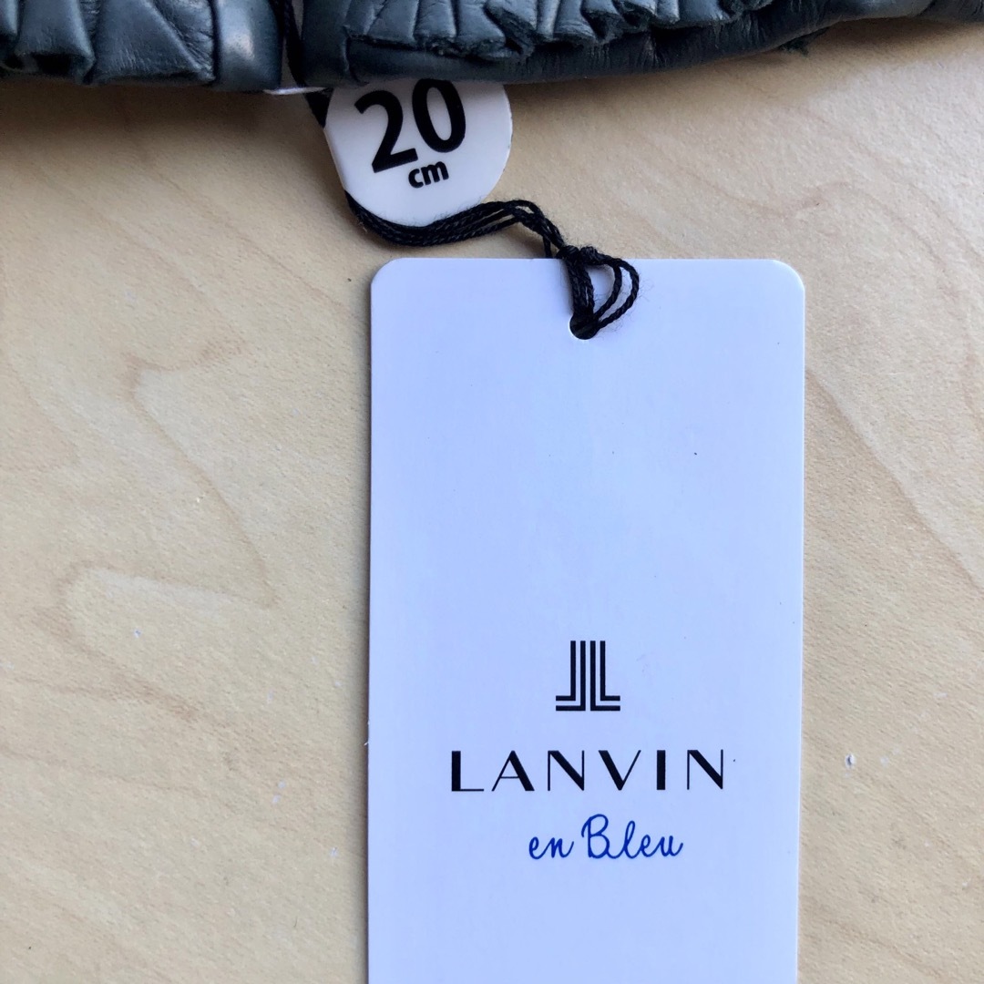 LANVIN COLLECTION(ランバンコレクション)の新品★ランバンオンブルー　レザー手袋　羊革　フリル　ロゴチャーム　ダークグリーン レディースのファッション小物(手袋)の商品写真