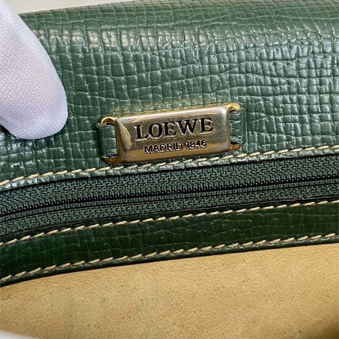 LOEWE(ロエベ)のLOEWE ロエベ バルセロナ ショルダーバッグ 斜めがけ レザー グリーン 緑 レディースのバッグ(ショルダーバッグ)の商品写真