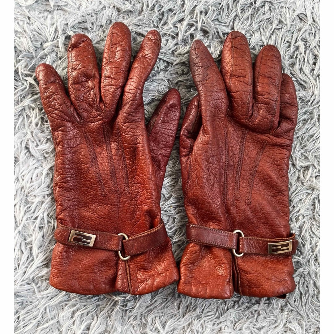 FENDI(フェンディ)の良品！FENDI　ロゴ金具　リアルレザー　手袋　グローブ　ブラウン　FF金具 レディースのファッション小物(手袋)の商品写真