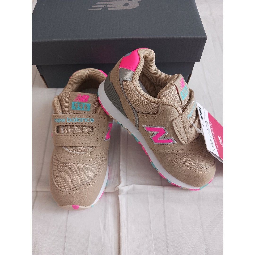 New Balance(ニューバランス)の箱付き　シューズ IZ996スニーカーニューバランス16cmキッズ靴子供ベビー キッズ/ベビー/マタニティのキッズ靴/シューズ(15cm~)(スニーカー)の商品写真