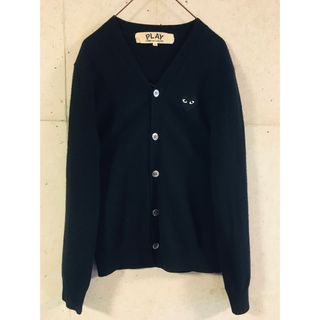 コムデギャルソン(COMME des GARCONS)の【★名作★希少★メンズS】プレイコムデギャルソン 黒 カーディガン 予備ボタン付(カーディガン)