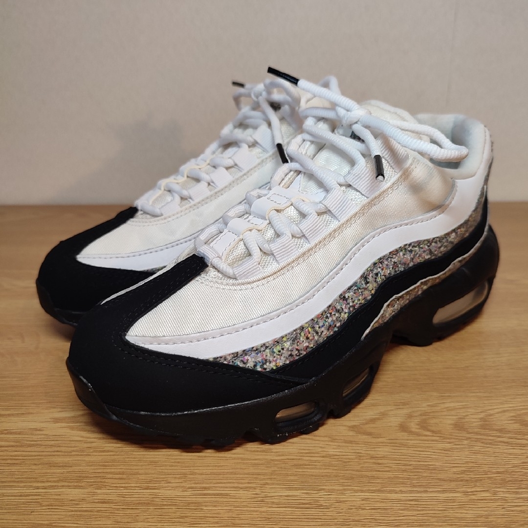 NIKE(ナイキ)の★極美品 大人気 NIKE WMNS AIR MAX 95 SE レディースの靴/シューズ(スニーカー)の商品写真