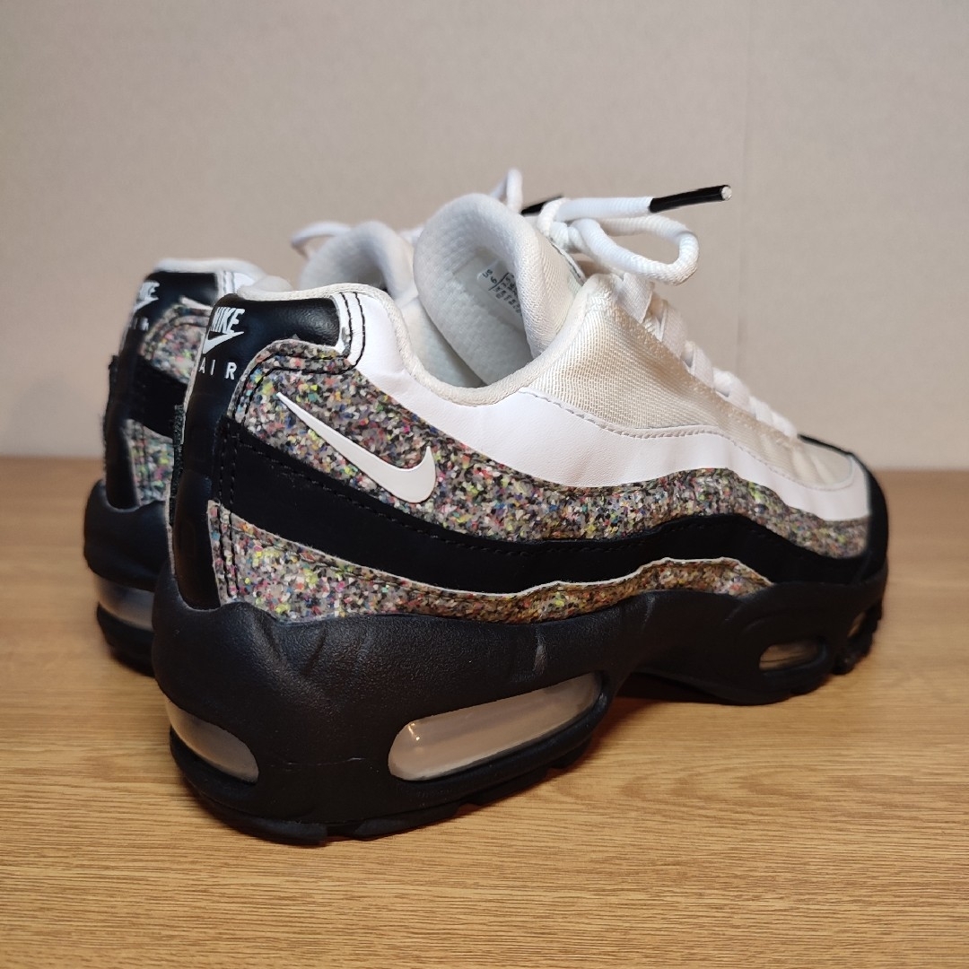 NIKE(ナイキ)の★極美品 大人気 NIKE WMNS AIR MAX 95 SE レディースの靴/シューズ(スニーカー)の商品写真