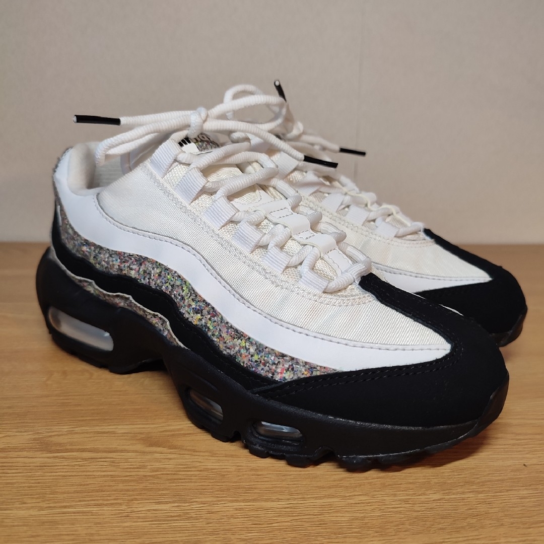 NIKE(ナイキ)の★極美品 大人気 NIKE WMNS AIR MAX 95 SE レディースの靴/シューズ(スニーカー)の商品写真